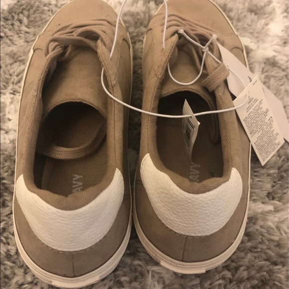 Old Navy 1994 Suede Court Sneakers - Picture 3 of 5